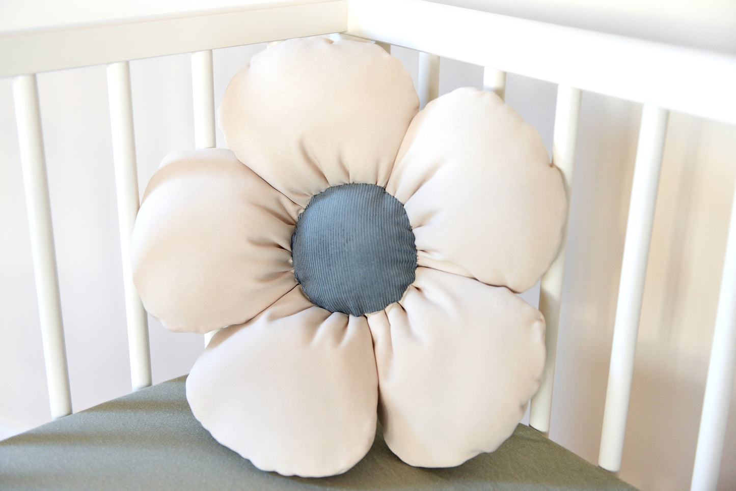 Daisy Decor Pillow in White and Blue
