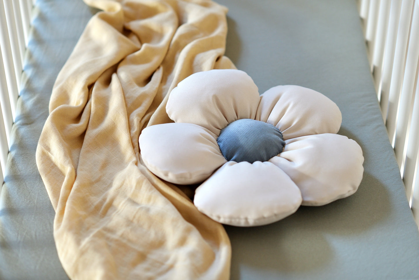 Daisy Decor Pillow in White and Blue