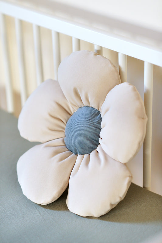 Daisy Decor Pillow in White and Blue